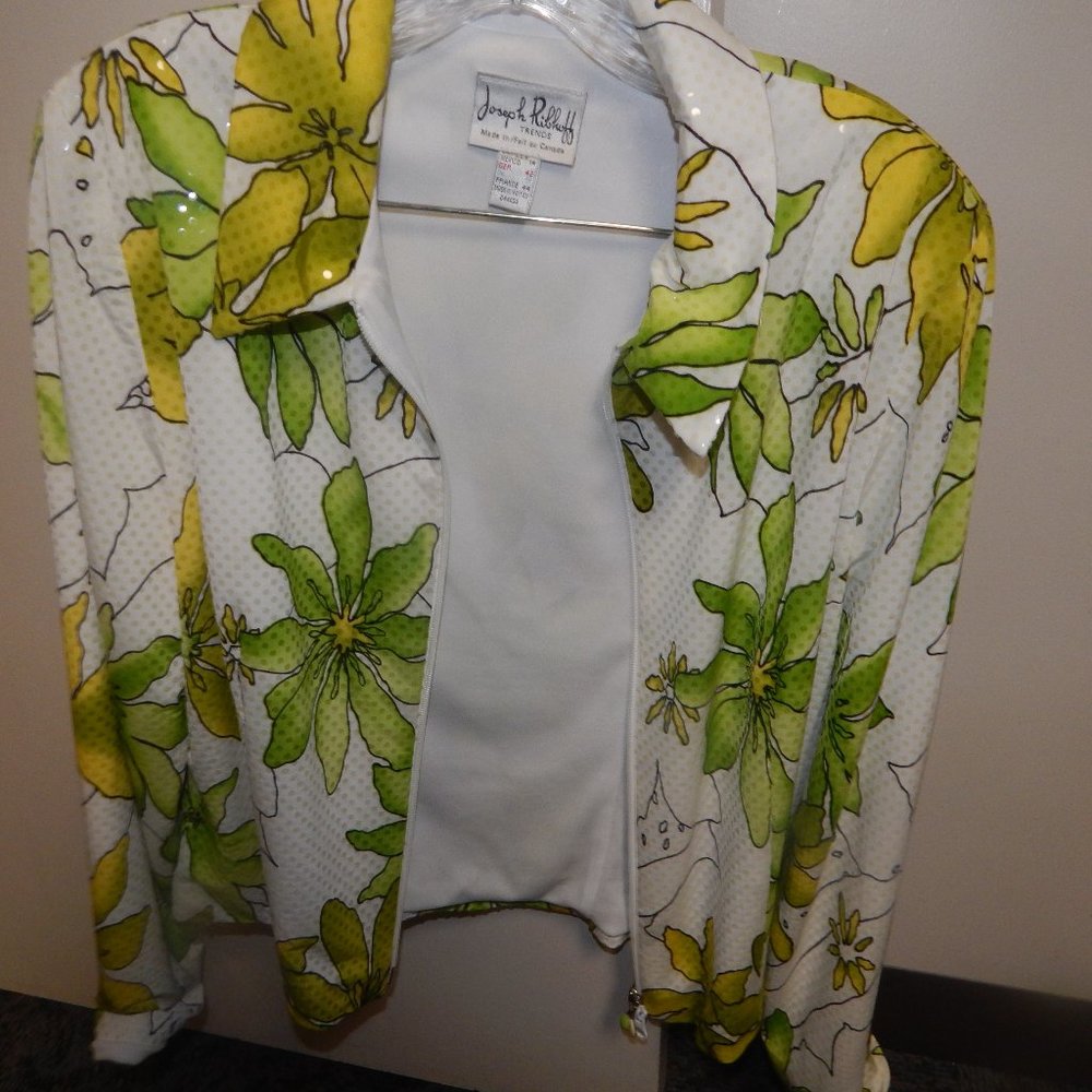 Joseph Ribhoff Fully Lined Jacket with Zipper up the Front size 14..uk 16